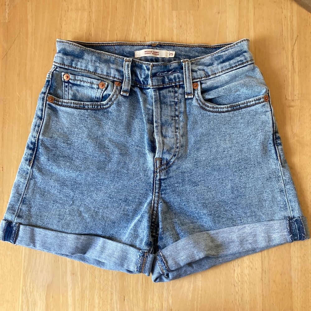 Levi’s Wedgie Jean Short size 25